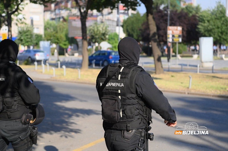 Bijeljina: Policajci ispred suda čekaju presudu za ubistvo njihovog kolege (FOTO)