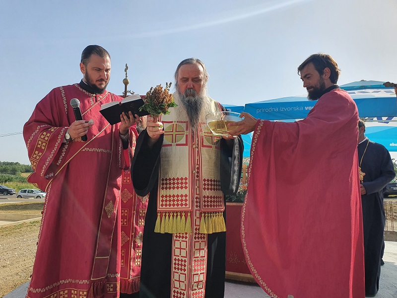 Episkop Fotije osveštao temelje budućeg hrama u Ugljeviku
