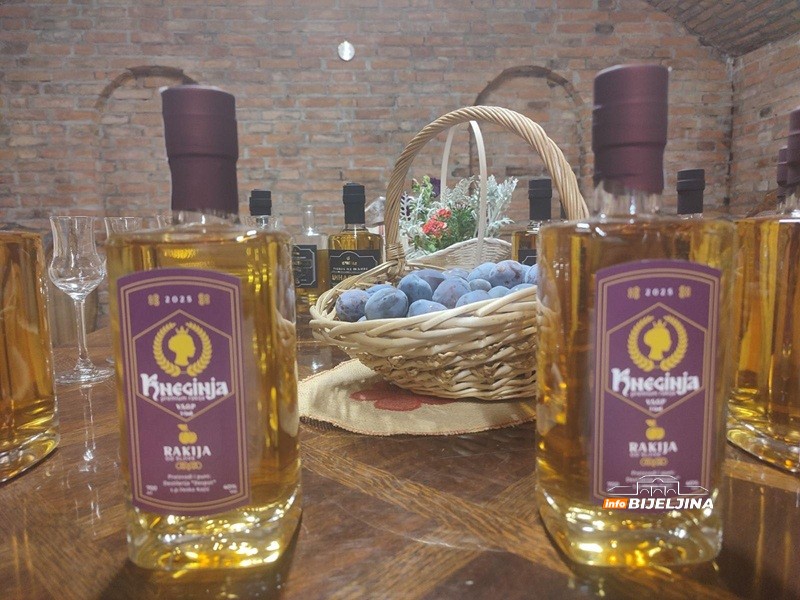 Bratske destilerije “Despot” i “Kristal” iz Ugljevika pet godina čuvaju rakiju u hrastovim buradima: U čemu je tajna? (FOTO)