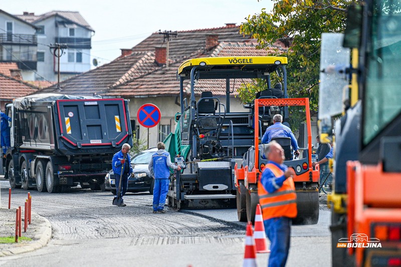 Počelo asfaltiranje puta u Janji (FOTO)