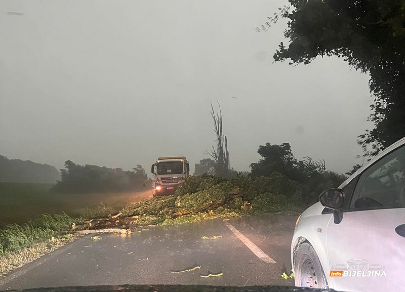 Pogledajte posljedice snažnog nevremena u Bijeljini (FOTO, VIDEO)