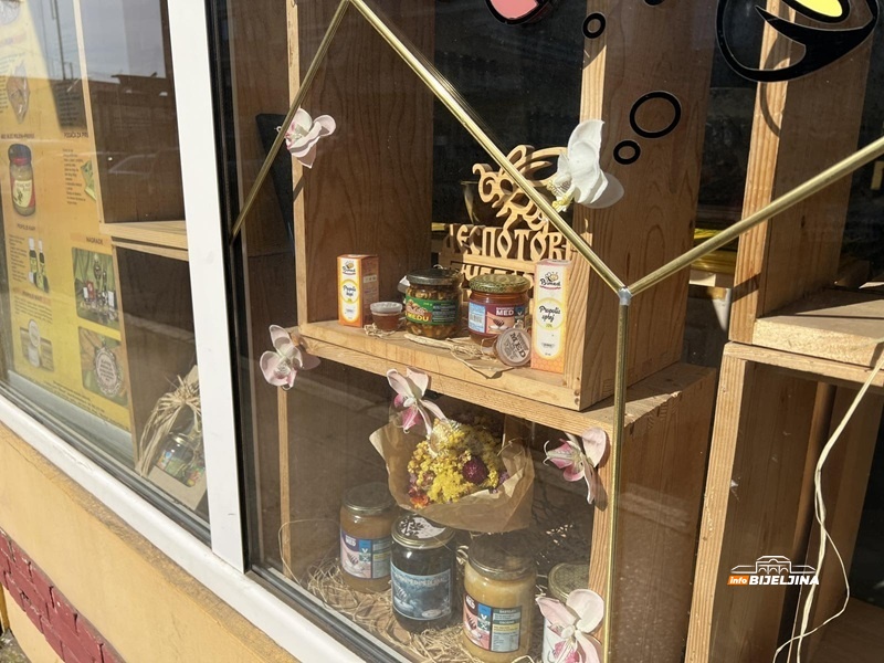 Bimed Bijeljina: Pola vijeka porodične tradicije utkano i u neodoljive medene poklone (FOTO)