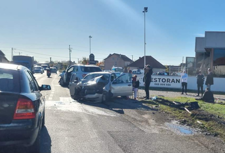 Žestok sudar u Dvorovima, na terenu Hitna (FOTO)