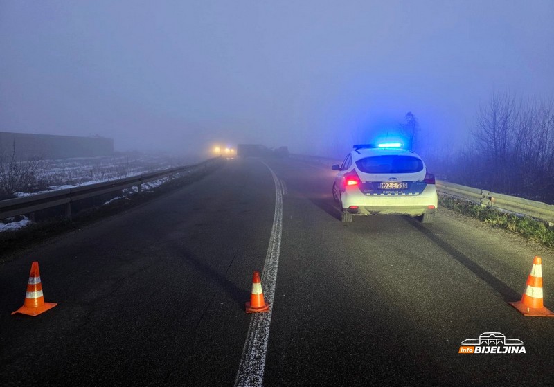 Bijeljina: Žestok sudar kombija i dva automobila, intervenisali vatrogasci i Hitna (FOTO, VIDEO)