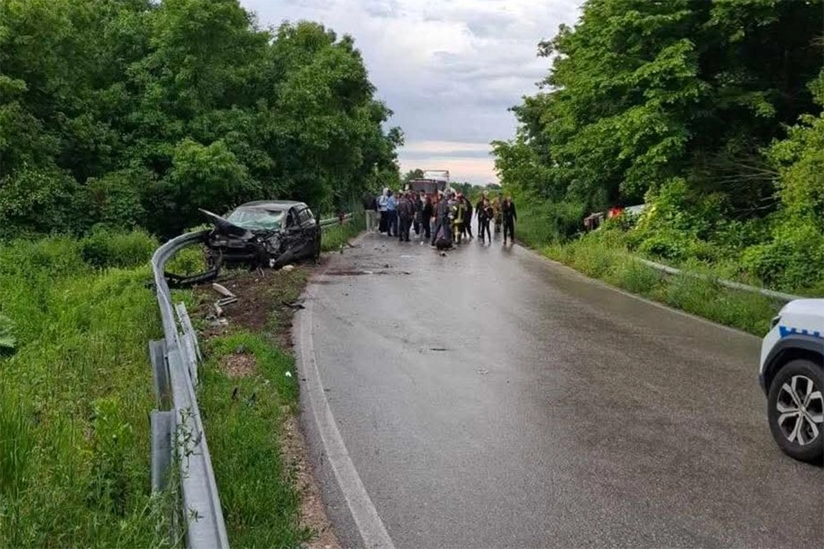 Oglasila se policija o sudaru autobusa i auta kod Šamca