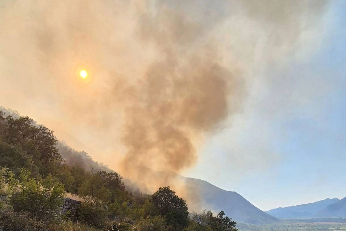 Vatra prijeti kućama kod Trebinja: Približila se na oko 150 metara