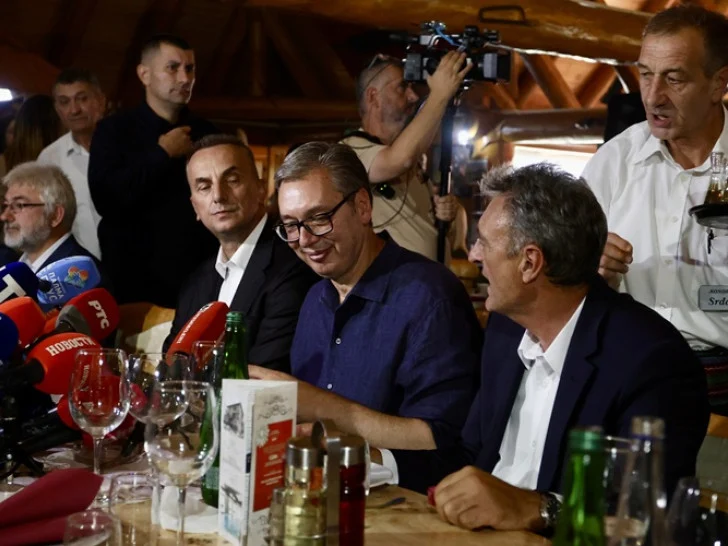 Vučić: Jedva čekam da podnesem ostavku i krenem među narod