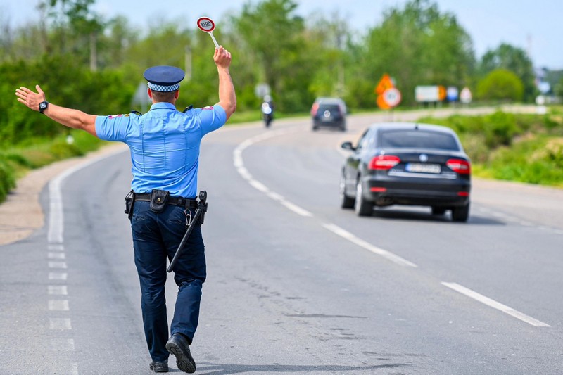 Vozač iz Lopara uhapšen u Zvorniku zbog sumnje da je pokušao podmititi policajce