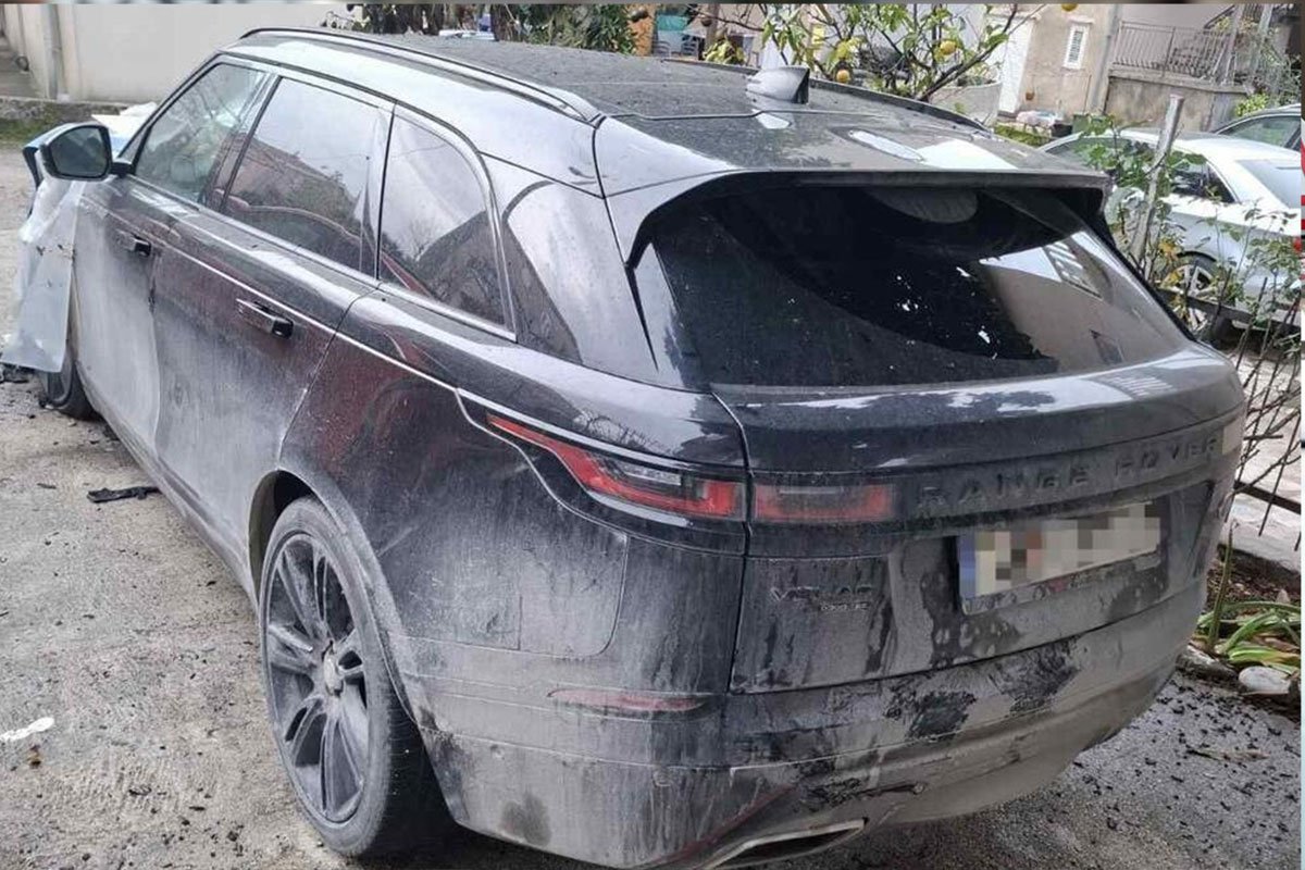 Zapaljen sveštenikov rendž rover