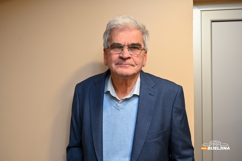 Radnici “Hidromontaže” se okupili u Bijeljini: Firma koja je iza sebe ostavila fabričke gigante i neraskidiva prijateljstva (FOTO)