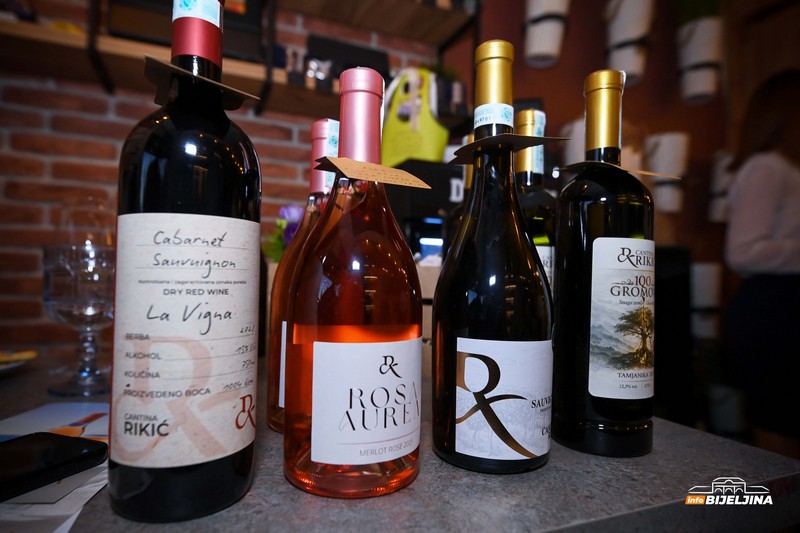 Radionica u Wine and Flower shopu Bijeljina: Gosti uživali u izvanrednim vinima vinarije Cantina Rikić sa Fruške gore (FOTO)