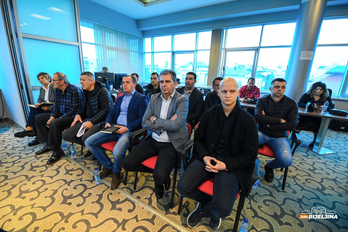 Bijeljina: Počela tematska sjednica o problemima poljoprivrednika u Semberiji (FOTO)