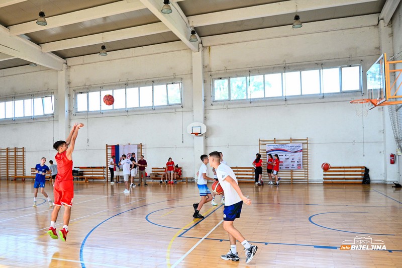 U Bijeljini otvoren Košarkaški kamp, učestvuje 30 najboljih dječaka i djevojčica (FOTO)