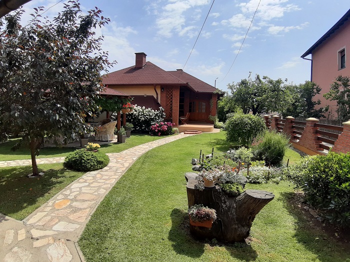 Pogledajte kako izgleda NAJLJEPŠE DVORIŠTE SEMBERIJE