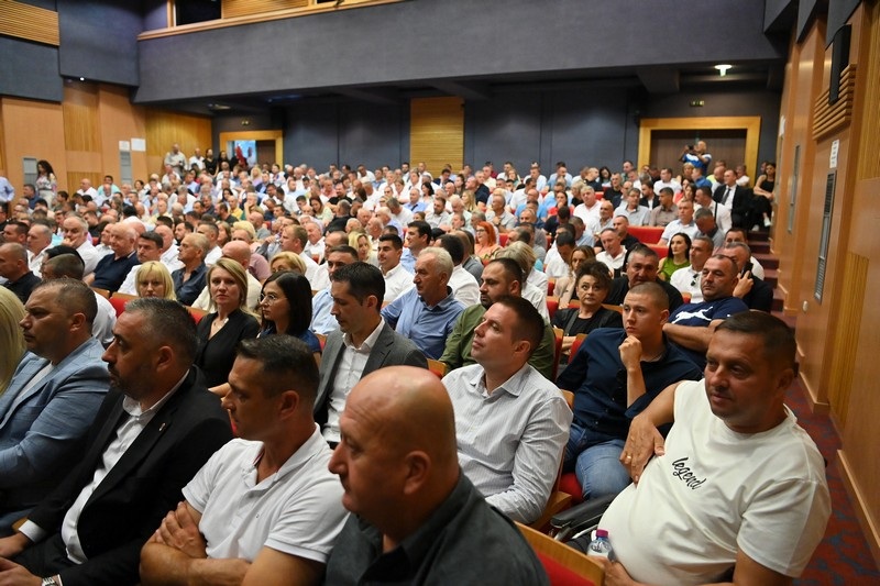 Bijeljina: Počela Izvještajna Skupština SDS-a, šta će delegati odlučiti? (FOTO) 