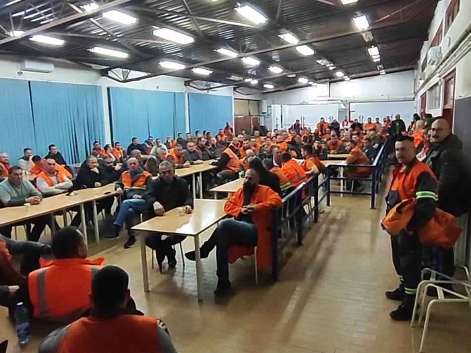 Radnici Nove Ljubije proveli noć u radionici: Ne odustaju od zahtjeva