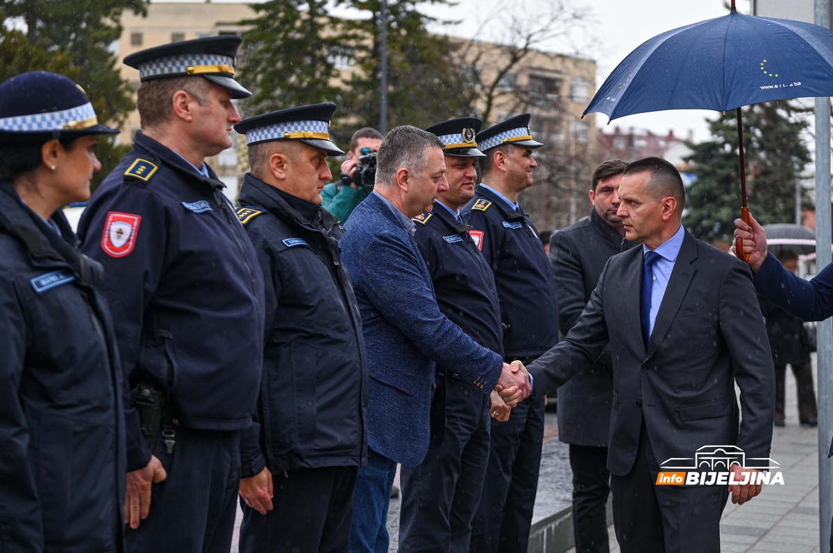 Lukač u posjeti Bijeljini: Moramo da ulažemo u Policiju i našu bezbjednost (FOTO)