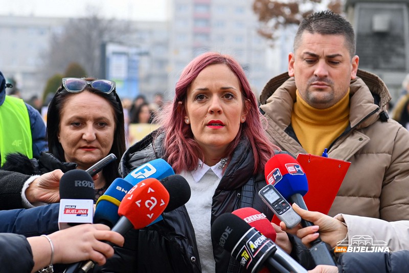 Detalji sa protesta u Bijeljini: Odbili Petrovićevu ponudu, dali mu ultimatum (FOTO)