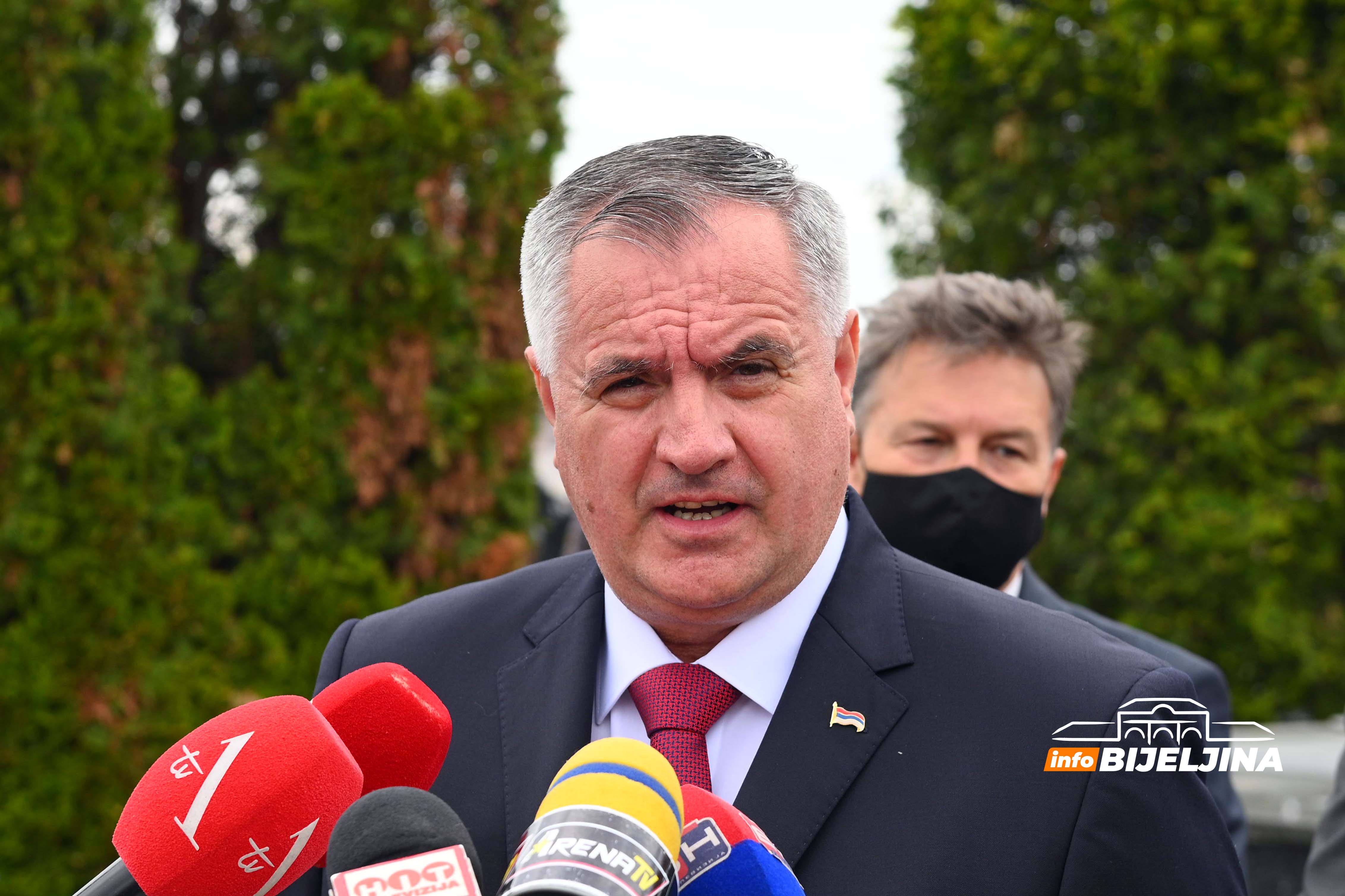 Višković: Šta su bila kriva djeca koja su išla svojim kućama (FOTO)