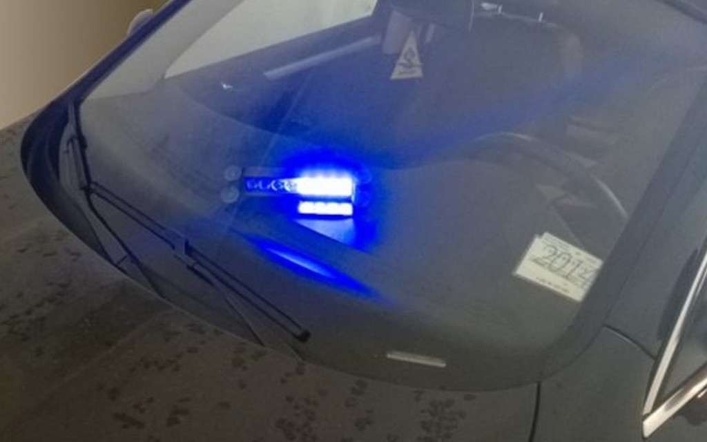 Koristio policijske „treptače“ na civilnom automobilu