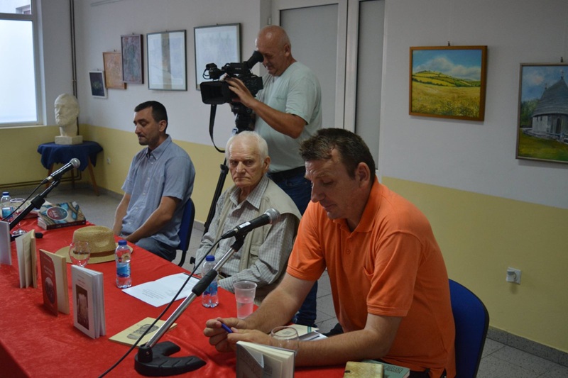 Slobodan Jović i Dragan Marković na književnoj večeri u Loparama: Poezija koja vraća Majevicu prirodi