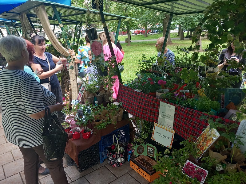Bijeljina: Počeo 4. Sajam cvijeća, u gradskom parku više od 20 izlagača (FOTO)