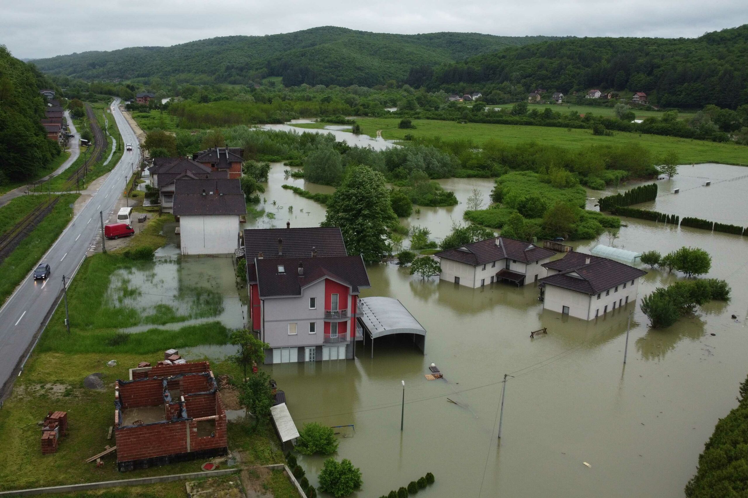 U Novom Gradu ponovila se 2014. godina: Stanovnici sa strahom iščekuju noć, vodostaji Une i Sane i dalje rastu, saobraćaj je otežan (FOTO)