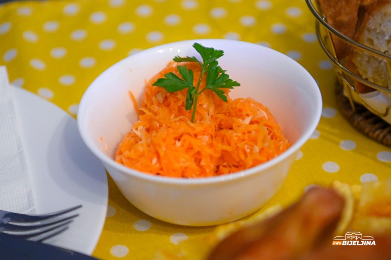 Restoran “Kao nekad” Bijeljina: Gastronomsko iskustvo koje vraća uspomene na ljepša vremena (FOTO)