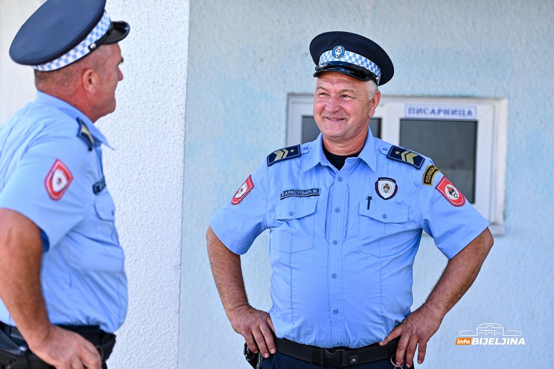 Policajac Muhamed Karasuljić već 22 godine na raspolaganju mještanima Lopara (FOTO)