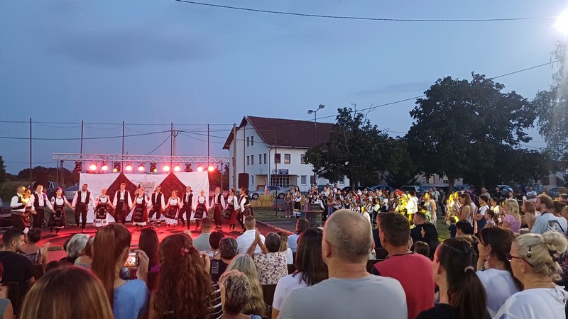 Folklor okupio Bročane i komšije, ujedinjene ljubavlju prema tradiciji (FOTO)