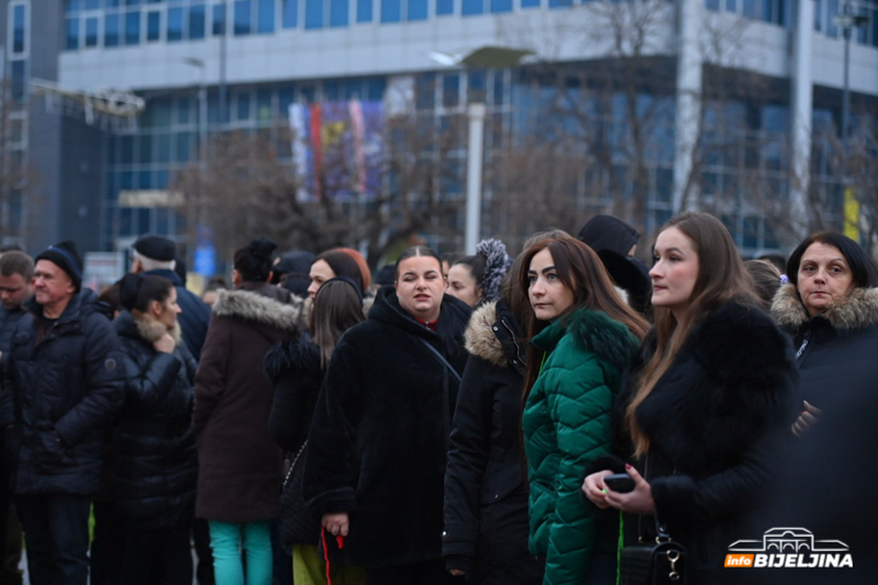 Počeo protest u Bijeljini zbog oduzimanja novca od PDV-a (FOTO)