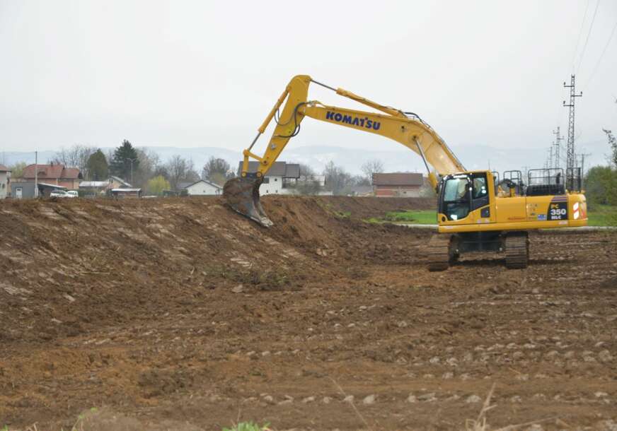 Pripreme pred najavljeni rast vodostaja: Prijedor gradi privremeni nasip u Gomjenici