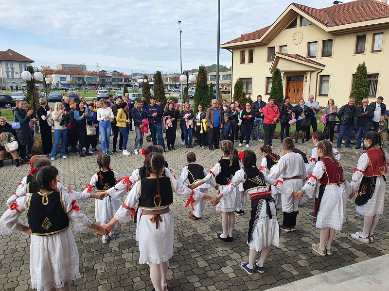 Članovi Kud-a „Rudar“ igrom, pjesmom i srpskim nošnjama uljepšali slavske svečanosti opštine Ugljevik