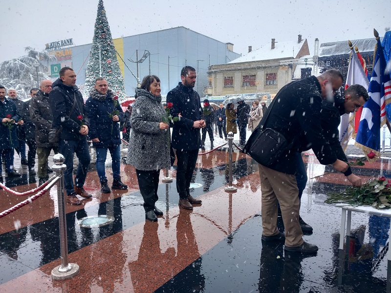 Bijeljina: Položeni vijenci povodom Dana Republike, Grad organizovao svečeni prijem (FOTO)