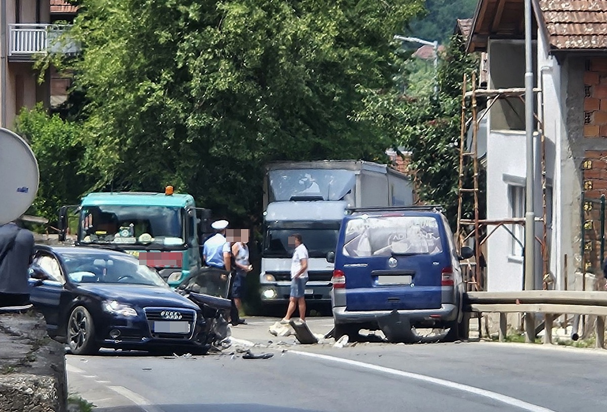 Žestok sudar na putu Zvornik - Milići, uslijedio kolaps u saobraćaju