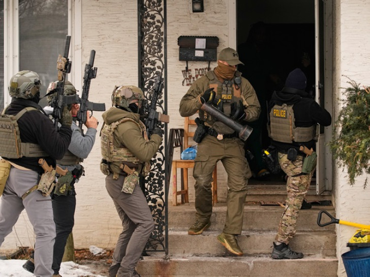 Policija uhapsila oko 100 sveštenika