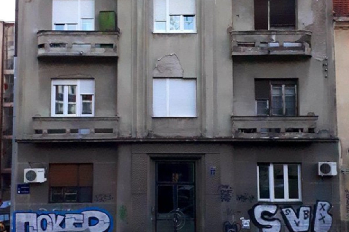 Nisu se mogli dogovoriti oko uređenja fasade, pa stanar uradio samo svoj dio(FOTO)