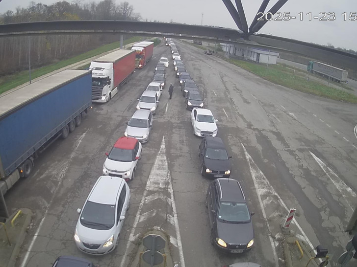 Gužva na više graničnih prelaza