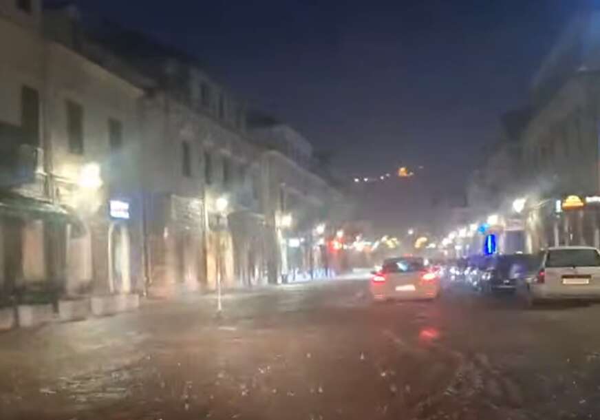 Glavnom ulicom TEČE RIJEKA: Snažno nevrijeme pogodilo Trebinje, padao i grad