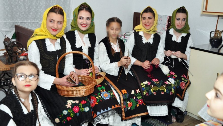 DA SE STARO SAČUVA OD ZABORAVA: Sembersko prelo u etno domaćinstvu u Crnjelovu-vremeplov u prvu polovinu 20. vijeka