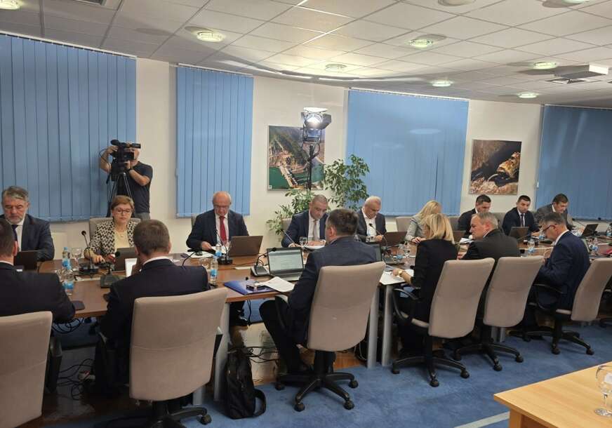 Sjednica Vlade Srpske u Trebinju: Bileća dobija vrtić, opština Ljubinje vlasništvo nad hotelom