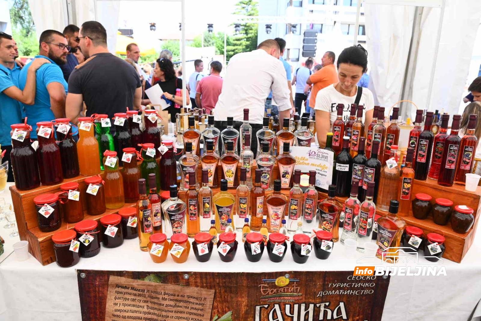SAJAM ŠLjIVE, VOĆNIH RAKIJA I MEDA 
