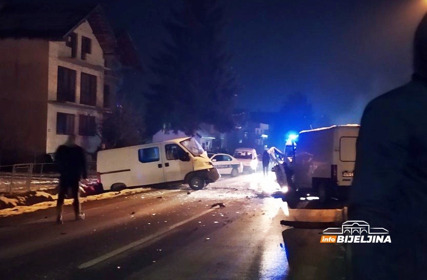 VOZILA SMRSKANA Težak udes u Bratuncu, smrtno stradalo najmanje jedno lice