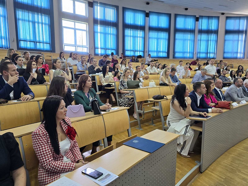 Bijeljina: Promovisana 17. generacija diplomaca Fakulteta poslovne ekonomije (FOTO)