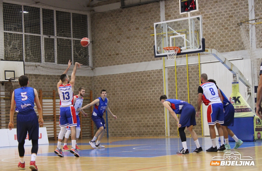 Četvrta utakmica, četvrta pobjeda: KK Radnik nastavio pobjednički niz (FOTO)