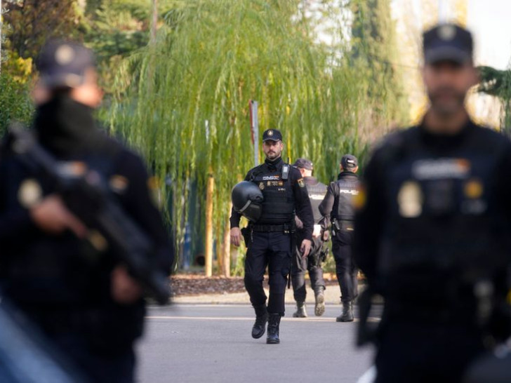 Brutalna sačekuša u Barseloni: Škaljarac izrešetan pred suprugom i djetetom