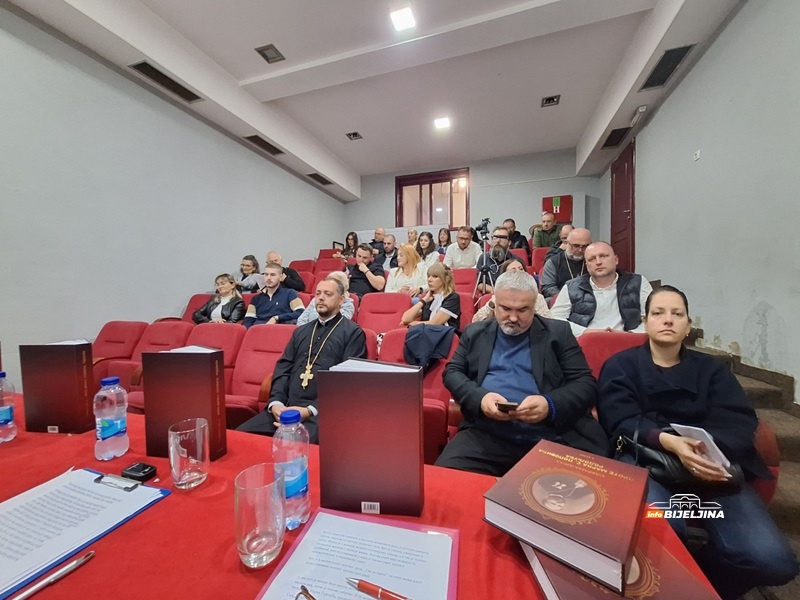 Sabrana djela prote Marka Popovića predstavljena u Zvorniku: Neprocjenjivo blago za čitalačku publiku (FOTO)