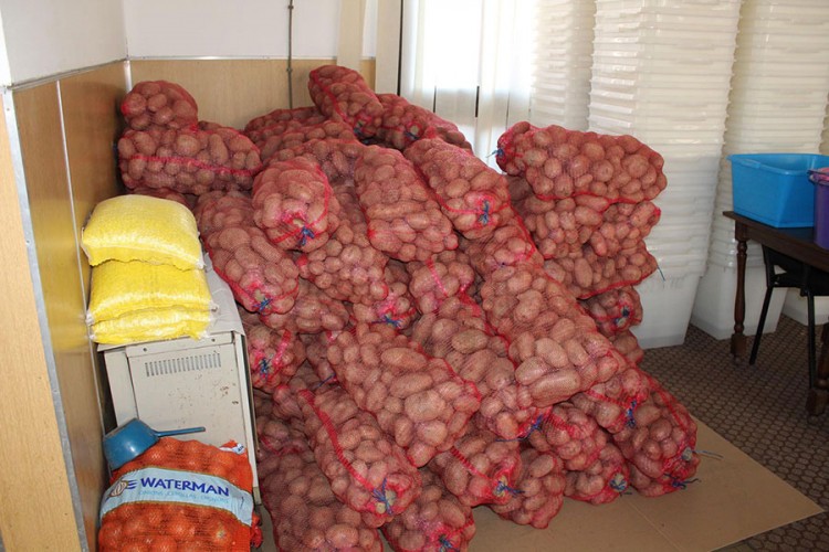 Poljoprivredna zadruga iz Janje poklonila dvije tone krompira narodnoj kuhinji u Bijeljini