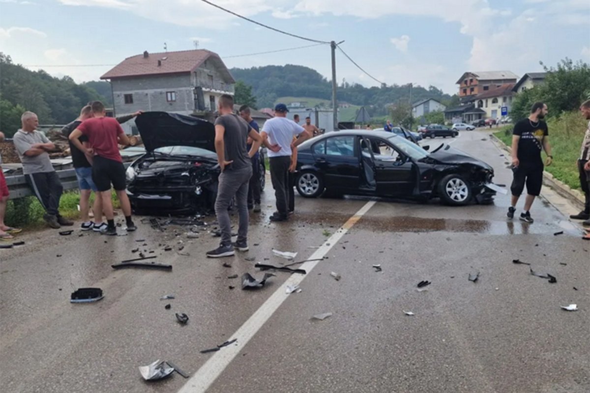 Težak sudar BMW-a i golfa