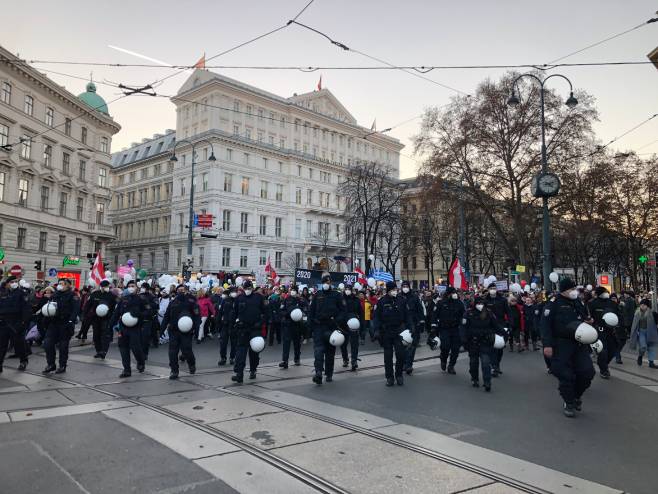Hiljade ljudi na ulicama Beča: 
